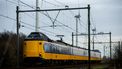 Bizar! Dief duwt man van trap en springt op trein