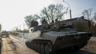 Rusland, Oekraïne, Een 2S1 Gvozdikas pantserhouwitser.