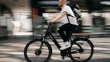 E-bike elektrische fiets helmplicht snorfietser helm