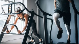 sporten mannen vrouwen onderzoek ochtend avond zweet, zweten, huid, gezicht, dermatoloog, douchen, sporten