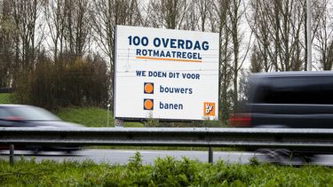 Een bord van de VVD langs de A12 bij Zoetermeer.