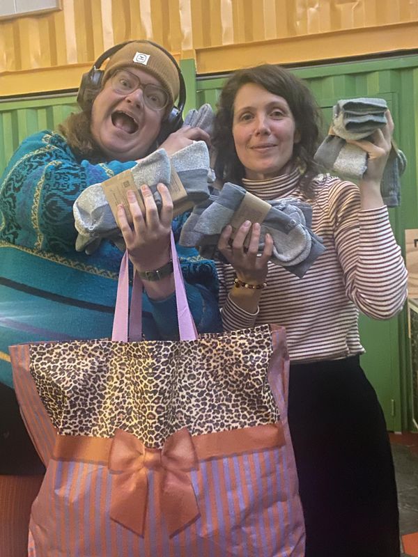 Deze mensen vieren kerst op een andere manier: van kinderen helpen in Nepal tot piano spelen in een revalidatiekliniek