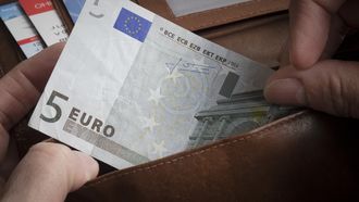 Geld, stijgende prijzen, pinnen, cash