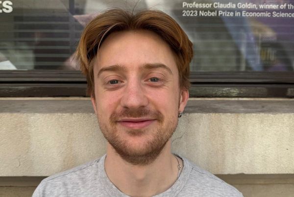 Boudewijn (25) bouwt tool tegen studieschuld-stress: ‘Binnen 30 seconden weet je hoeveel je maandelijks moet betalen'