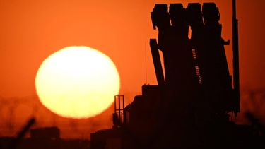 This photograph taken during sunset on March 6, 2025 shows a Patriot air defence system installed at the military hub for Ukraine at the Rzeszow-Jasionka airport in Jasionka, south-east Poland. 
Sergei GAPON / AFP