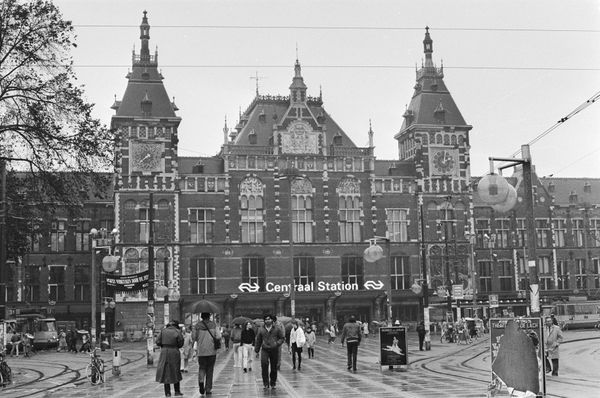 Het is feest: station Amsterdam Centraal bestaat 130 jaar