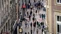 AMSTERDAM - Publiek in de Kalverstraat. De straat is de bekendste en drukste winkelstraat van Amsterdam. ANP ROBIN VAN LONKHUIJSEN