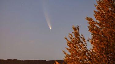 Een foto van komeet NEOWISE toen die in Turkije te zien was.