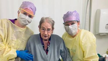 101-jarige coronapatiënte ontslagen uit ziekenhuis: 'Kranige dame'