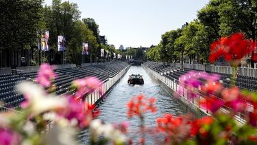 AMSTERDAM - Het WorldPride Stadion op de Prinsengracht, een grote tribune voor de Canal Parade. Het is de eerste keer dat er zo'n tijdelijke tribune wordt geplaatst langs de route van de botenparade. REMKO DE WAAL / ANP