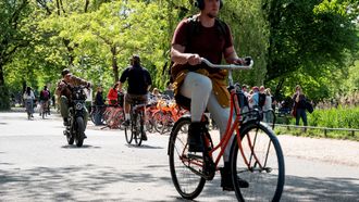 fietsen op de fiets naar het werk maximumsnelheid