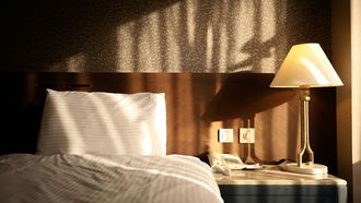 hotel, overnachting slapen btw omhoog prijzen