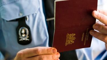 Digitale paspoortcontrole schiphol, paspoort, id-bewijs