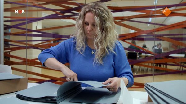 De oorlog die nooit ophoudt Stephanie Biesheuvel