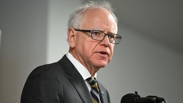 epa12632143 Democratic Governor of Minnesota Tim Walz responds to a question from the news media during a press conference in Minneapolis, Minnesota, USA, 06 January 2026. Governor Walz, under fire for his handling of the state’s losses in a welfare fraud scene, has ended his re-election campaign for a third term in office.  EPA/CRAIG LASSIG