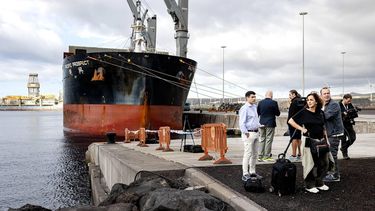 GRANADILLA DE ABONA - De internationale pers is in groten getale aanwezig op Tenerife, in afwachting van de komst van het Nederlandse cruiseschip. Op de Hondius brak afgelopen maand de Andesvariant van het hantavirus uit. Drie opvarenden kwamen te overlijden, onder wie een Nederlands echtpaar. Nadien werd bij verschillende mensen vastgesteld dat zij het virus hadden opgelopen. RAMON VAN FLYMEN / ANP