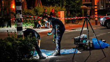NIJMEGEN - Politie doet onderzoek na een schietincident aan de Graafseweg nabij de Nijmeegse Vierdaagsefeesten. Een man raakte gewond bij het incident en is later in het ziekenhuis overleden. PERSBUREAU DE BREIJ / ANP