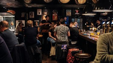 Bruine kroegen verdwijnen uit het straatbeeld, er zijn er nog maar 8000 in Nederland