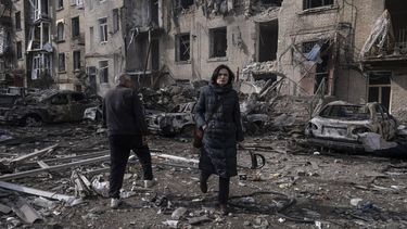 epa12790484 A handout photo made available by the press service of the 93rd 'Kholodnyi Yar' Separate Mechanized Brigade of the Ukrainian Armed Forces shows residents walking past a destroyed residential building following a Russian strike in the frontline city of Druzhkivka, Donetsk region, eastern Ukraine, 02 March 2026. At least five people were killed - three in Kramatorsk and two in Druzhkivka - and several others injured during Russian shelling in the Donetsk region, according to Andriy Pankov, Head of the Druzhkivka City Military Administration.  EPA/UKRAINE'S 93RD MECHANIZED BRIGADE PRESS SERVICE HANDOUT  HANDOUT EDITORIAL USE ONLY/NO SALES