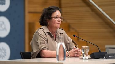 DEN HAAG – Tamara van Ark tijdens de openbare verhoren van de parlementaire enquêtecommissie over het coronabeleid. Van Ark was minister voor Medische Zorg tijdens de coronapandemie. JEROEN JUMELET / ANP