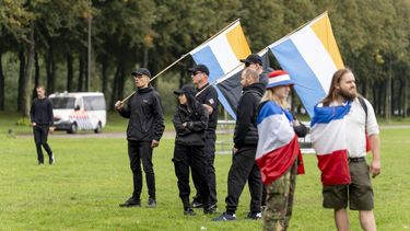 DEN HAAG - Demonstranten met prinsenvlaggen verzamelen op het Malieveld voor een protest onder de noemer 'Wij zijn het volk'. LINA SELG / ANP