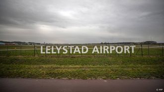 LELYSTAD - Exterieur van Lelystad Airport. Volgens de commissie-Remkes moet de stikstofuitstoot rond Lelystad opnieuw worden berekend. Nu is de uitstoot waarschijnlijk te laag ingeschat. ANP JEROEN JUMELET