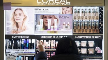 Make-up merk L'Oréal gaat zorgvuldiger om met reclametermen met racistisch karakter