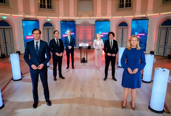 Een foto van lijsttrekkers voor de verkiezingen bij het RTL-debat