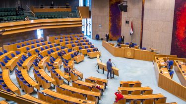 Een foto van de Tweede Kamer; wil je weten op wie je moet stemmen, vul dan de StemWijzer in