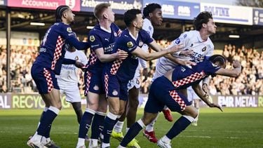 VELSEN - (l-r) Armando Obispo of PSV Eindhoven, Jerdy Schouten of PSV Eindhoven, Ivan Perisic of PSV Eindhoven, Neville Ogidi Nwankwo of Telstar Danny Bakker of Telstar en Kiliann Sidillia of PSV Eindhoven  tijdens de Nederlandse Eredivisie wedstrijd tussen Telstar en PSV in het BUKO Stadion op 22 maart 2026 in Velsen, Nederland. OLAF KRAAK / ANP