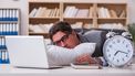 Kwartier minder slapen beïnvloedt werkprestaties