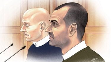 DEN BOSCH - Rechtbanktekening van Stint-oprichter Edwin Renzen en Stint-ontwerper Peter Noorlander tijdens een zitting in de strafzaak rond het Stint-ongeluk. Het OM vervolgt twee bedrijven, verantwoordelijk voor productie en verkoop van de Stint, en twee leidinggevenden van die bedrijven. Aanleiding voor de strafzaak is het dodelijke ongeluk met een Stint op 20 september 2018 in Oss. ANP ADRIEN STANZIANI