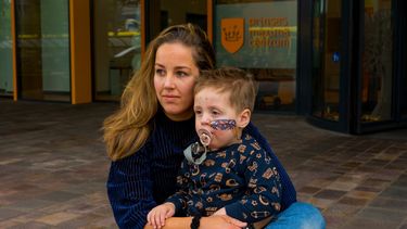 Astrid met Oliver zieke kinderen zorgverlof