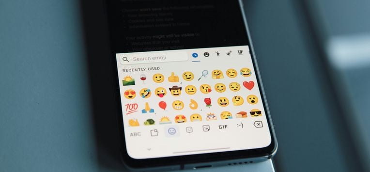 Onderzoek legt link tussen emoji-gebruik en narcisme