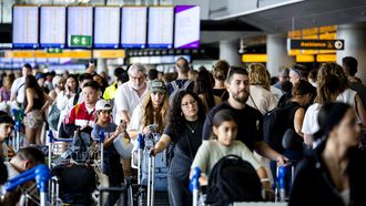 lange rijen schiphol ziekteverzuim beveiligers controles