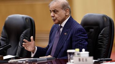 epa12992338 Pakistan's Prime Minister Shehbaz Sharif attends a meeting with the Chinese president at the Great Hall of the People in Beijing, China, 25 May 2026.  EPA/TINGSHU WANG / POOL