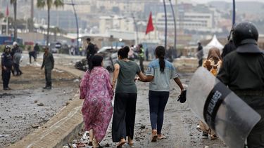 Women make their way through the site of clashes near Fnideq, on the Morocco-Spain border, on July 31, 2026. Thousands of migrants crossed overnight from Morocco into Spain's north Africa's Ceuta enclave, a police source said on July 31, as Prime Minister Pedro Sanchez was set to arrive to manage the latest migrant crisis on the border.
Abdel Majid BZIOUAT / AFP