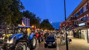 APELDOORN - Tijdens een boerenprotest zijn een aantal boeren met tractoren het centrum van Apeldoorn ingereden. Boeren voeren regelmatig actie tegen de stikstofplannen van het kabinet. PERSBUREAU DE BREIJ / ANP