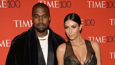 Op deze foto zie je Kim Kardashian en Kanye West.