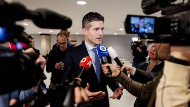 DEN HAAG - Minister Tom Berendsen van Buitenlandse Zaken staat de pers te woord na afloop van het wekelijkse vragenuur in de Tweede Kamer. ROBIN VAN LONKHUIJSEN / ANP