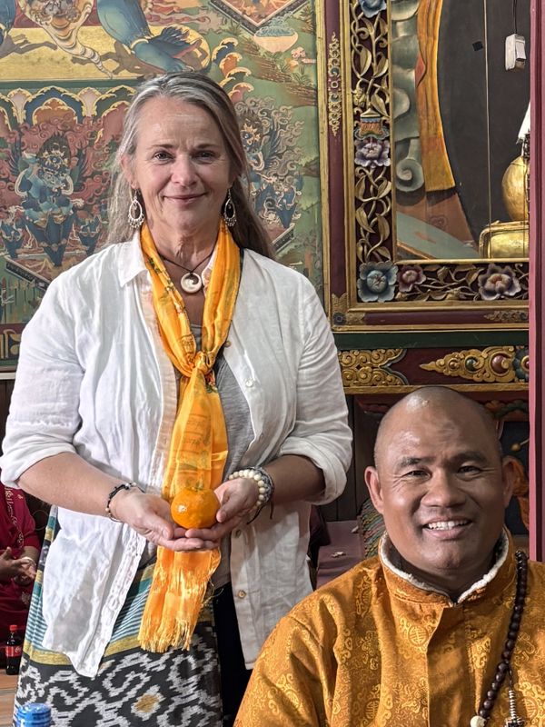 Deze mensen vieren kerst op een andere manier: van kinderen helpen in Nepal tot piano spelen in een revalidatiekliniek