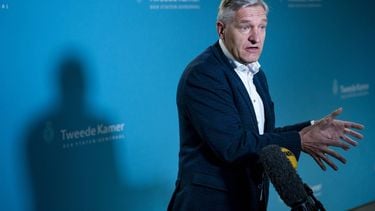 DEN HAAG - Informateur Sybrand van Haersma Buma (CDA vertrekt na verdere gesprekken over de formatie. De informateur spreekt verder met D66 en CDA. ANP LINA SELG