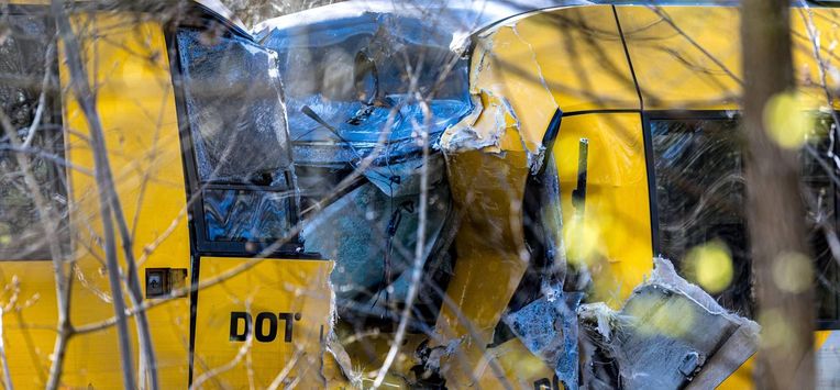 epa12908394 Damages at the accident scene after two trains collided between Hilleroed and Kagerup at Isteroedvejen, Denmark, 23 April 2026. There are reports of personal injuries, according to the duty officer at North Zealand Police. Kagerup is located on the Gribskov Line between Hilleroed and Helsinge.  EPA/STEVEN KNAP  DENMARK OUT