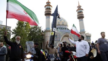 epa11280623 An Iranian carries a mock missile during a celebration following Iran's attack on Israel, at the Palestine square, in Teheran, Iran, 15 April 2024. Iran's Islamic Revolutionary Guards Corps (IRGC) launched drones and rockets towards Israel late on 13 April 2024, Iranian officials said.  EPA/ABEDIN TAHERKENAREH