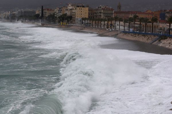 Een foto van de storm in Nice