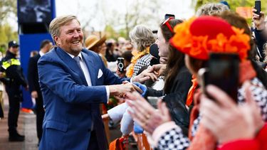 DOKKUM - Koning Willem-Alexander tijdens de viering van Koningsdag in Dokkum. De koning viert met zijn familie zijn 59e verjaardag in de Friese stad. SEM VAN DER WAL / POOL / ANP
