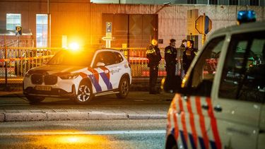 ALPHEN AAN DEN RIJN - Agenten ter plaatse bij de Penitentiaire Inrichting (PI) aan de Eikenlaan. Mogelijk zijn er schoten gelost voor het gebouw. JOSH WALET / ANP