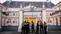 DEN HAAG - Politie bij Paleis Noordeinde voor de viering van Prinsjesdag. Op de derde dinsdag van september wordt het nieuwe werkjaar van de Eerste en Tweede Kamer geopend. JEFFREY GROENEWEG / ANP