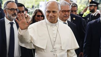 epa13300160 Pope Leo XIV (C) arrives at the Agostino Gemelli University Hospital in Rome, Italy, 13 October 2026. The medical center is preparing to receive Pope Leo XIV for planned lung surgery to extract a minor nodule, according to the Holy See Press Office.  EPA/ANGELO CARCONI