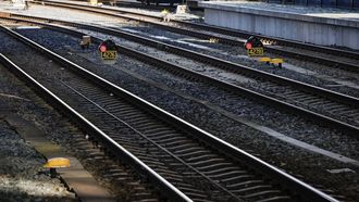 ZWOLLE - Een leeg spoor bij station Zwolle. In een deel van het land rijden geen treinen door een storing die op dertien plekken op het spoor in Midden-Nederland is ontstaan. VINCENT JANNINK / ANP